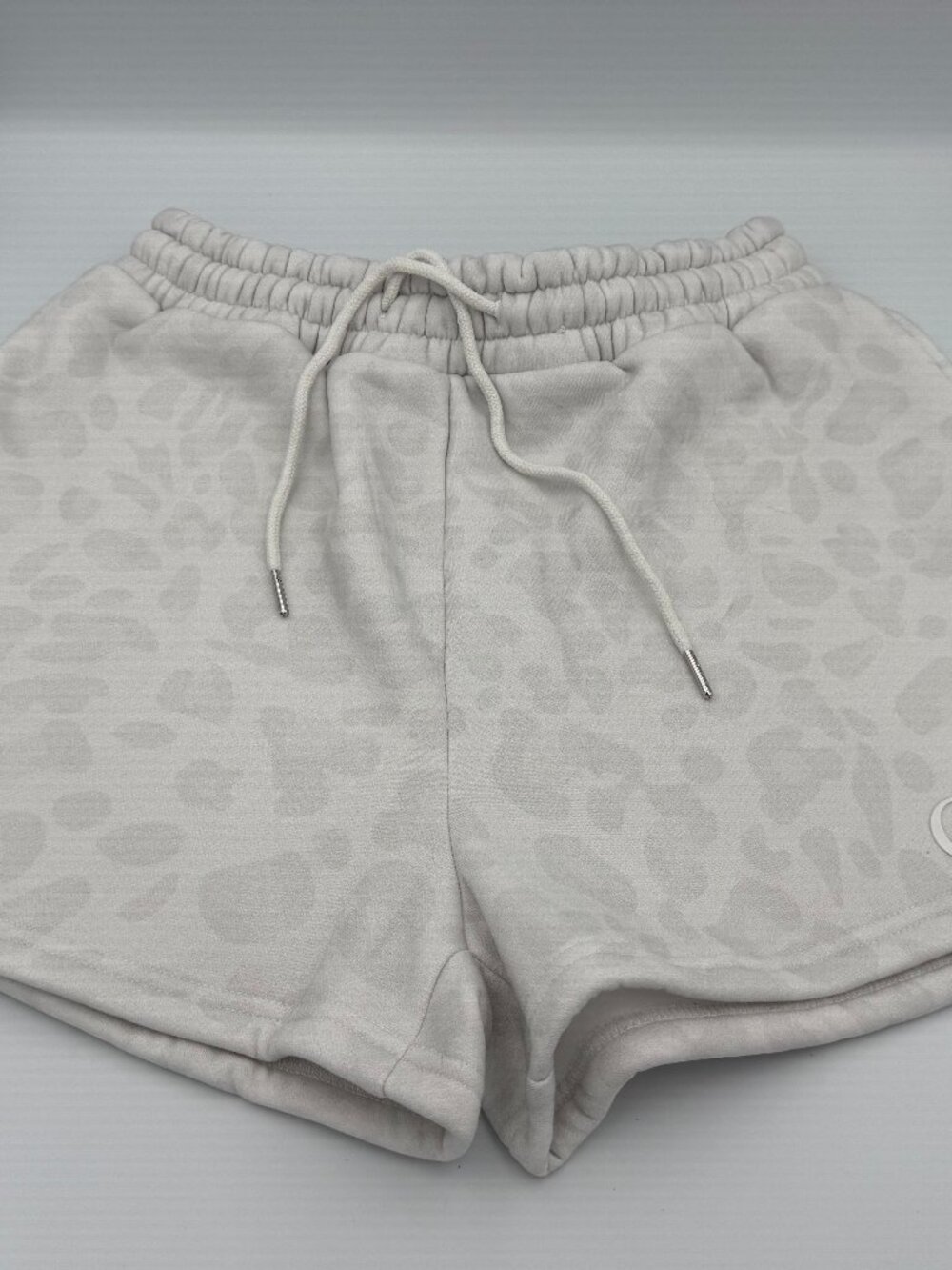 Comfrt Minimalist Shorts Snow Leopard Size Medium M